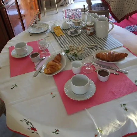 Il Giardino F Heudier ,e Decourcy ,tessy Sur Vire Manche Alojamento de Acomodação e Pequeno-almoço Tessy-sur-Vire